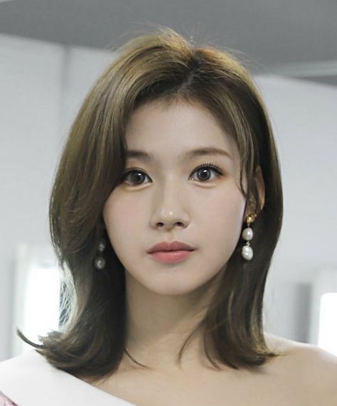 Twice Sana Short Hair, Idols With Short Hair, Sana Minatozaki, Beautiful Style, Girl Crushes, I Love Girls, Mbti, Makeup Inspiration, Korean Girl