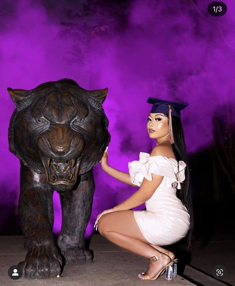 Night Time Graduation Photoshoot, Graduation Photo Ideas Black Women, Unique College Graduation Pictures Black, Pvamu Grad Pics, Night Time Graduation Photos, Graudtion Photoshoots, College Graduation Pictures Black Women, Graduation Photoshoot Black Women, College Graduation Photoshoot Ideas