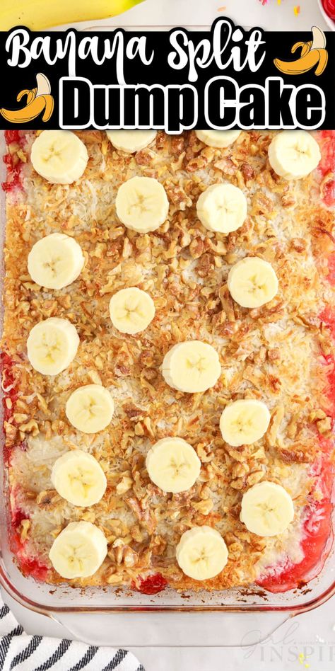 Strawberry Banana Desserts, Banana Split Cake Recipe, Strawberry Dump Cake, Pineapple Dump Cake, Easy Dump Cake Recipe, Drop Cake, No Bake Banana Pudding, Banana Split Cake, Split Cake