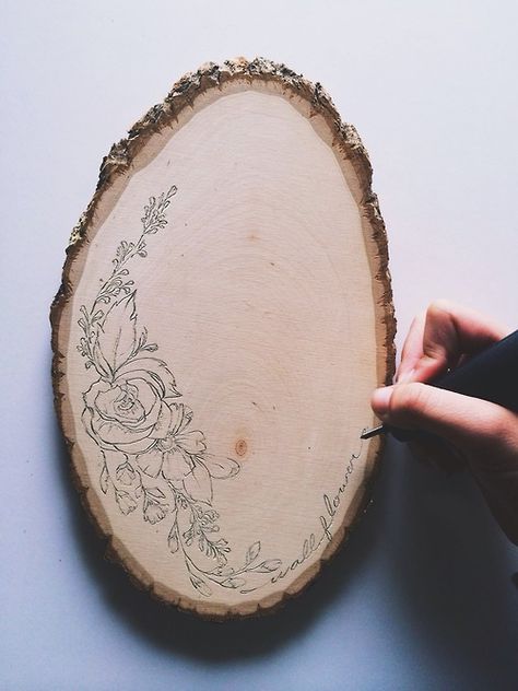 . Wood Slice Art, Woodburning Projects, Wood Burning Crafts, Wood Burning Patterns, Wood Burning Art, Plant Drawing, Wood Flowers, Crafty Craft, Wood Slices