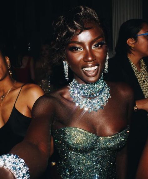 Anok Yai Makeup, Anok Yai Icon, Anok Yai Pfp, Celebrity Party Aesthetic, Met Gala After Party, Black Supermodels, Anok Yai, The Met Gala, Black Femininity