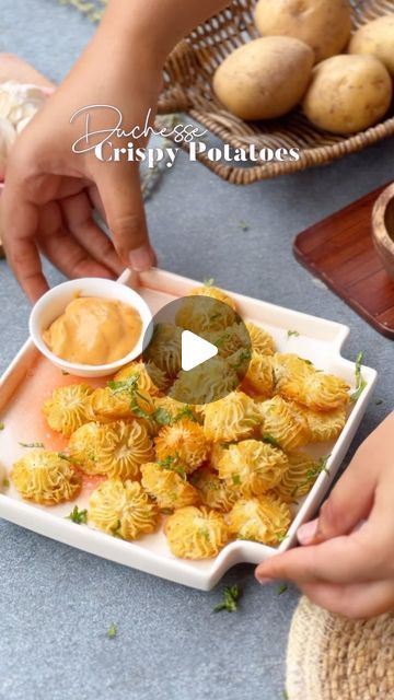 How To Make Crispy Potatoes, 5 Minute Recipes Snacks, How To Make Breakfast Potatoes, Potato Tots Recipes, Namkin Snacks, Mashed Potatoes Fries, Hindi Food, Potato Recipe For Kids, Potato Fry Recipe