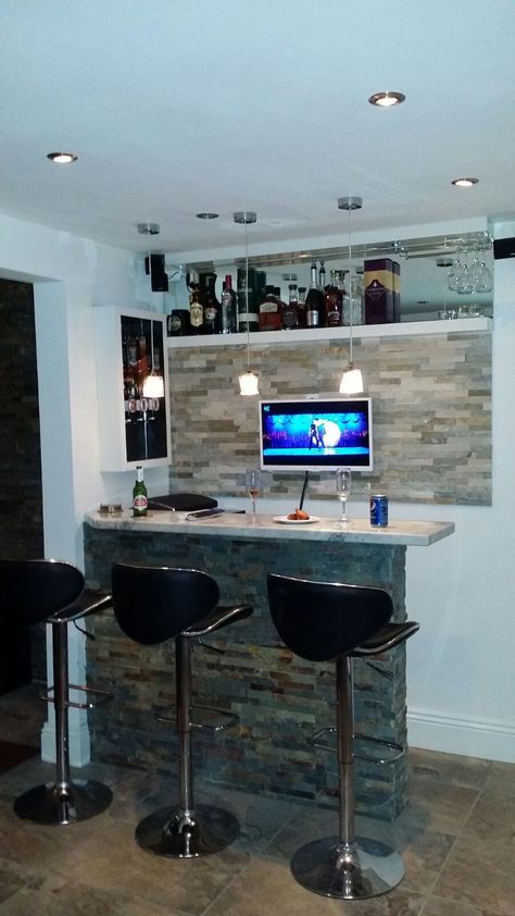 Home Bar Ideas Small Corner, Home Bar Ideas Small, Small Home Bar Ideas, Home Mini Bar, Mini Bar At Home, Home Bar Plans, Small Bars For Home, Home Bar Counter, Home Bar Ideas