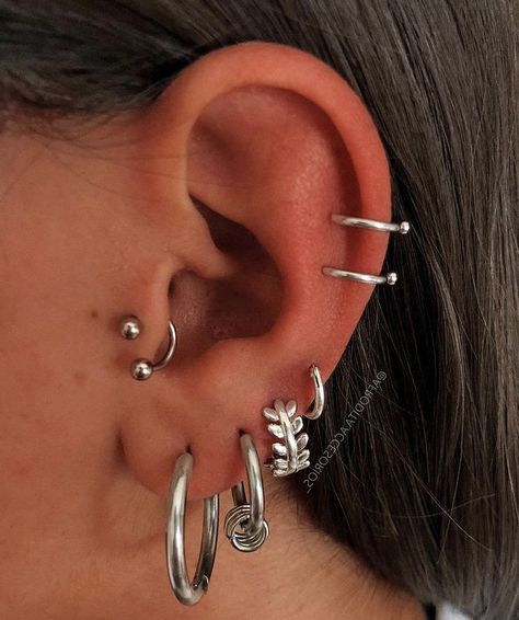 Ideas Para Piercings En La Oreja, Guys Ear Piercings, Pink Tip Nails, Ear Peircings, Types Of Ear Piercings, Art Of Beauty, Skin Art, Piercing Tattoo, Girls Earrings