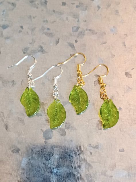 Green Leaf Earrings, Beaded Leaf Earrings, Leaf Earrings Diy, Acrylic Nails Almond Shape, Jewellery Diy, Beaded Stuff, Earrings Leaf, Earrings Hypoallergenic, Beaded Leaf