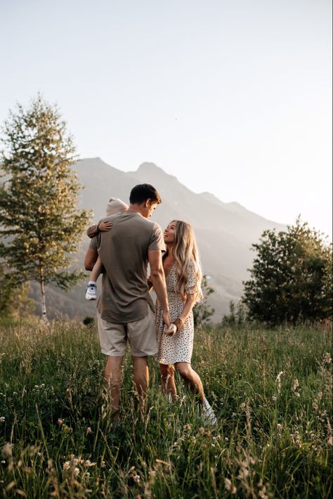 Dry Lake Bed Family Photos, Mountain Family Photos, Candid Family Photos, Candid Family Photography, Mountain Photoshoot, Family Potrait, Family Photos With Baby, Family Photoshoot Poses, Outdoor Family Photography