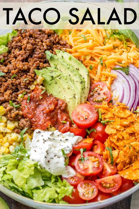 I love this easy Dorito Taco Salad Recipe. Ground meat with all of the classic toppings for a taco over a bed of lettuce served with sour cream and salsa. Dorito Taco Salad, Dorito Taco Salad Recipe, Dorito Taco, Spinach Salad With Chicken, Taco Salad Recipe, Taco Salad Recipes, Meat Salad, Salad Recipes Video, Healthy Bowls