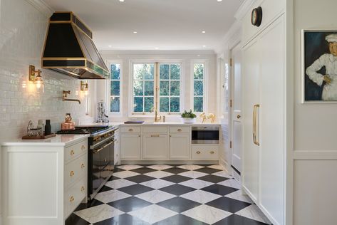 30 Kitchens With Checkered Floors Seafoam Cabinets, Checkered Floor Kitchen, Black And Gold Kitchen, Marble Floor Kitchen, Checkered Floor, Recessed Panel Cabinets, Checkerboard Floor, Kitchen New York, Solid Surface Countertops