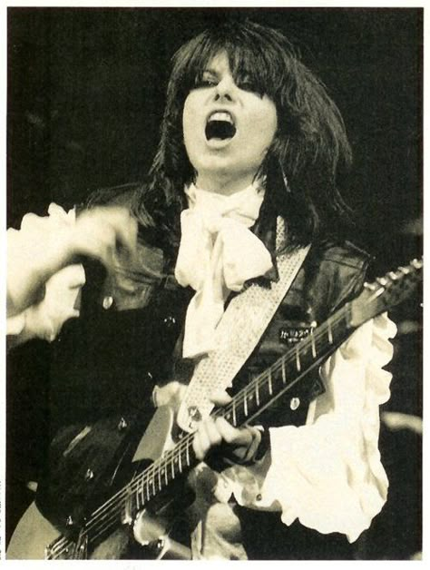 Chrissy Hynde, 60s Rock Bands, Female Electric Guitarist, Punk Playing Guitar, Female Lead Singer Rock Bands, Chrissie Hynde, The Pretenders, Women Of Rock, Women In Music