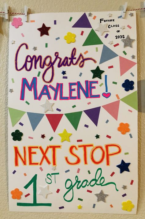 Kindergarten Graduation Poster Ideas, Graduation Poster Boards, Prek Graduation, Congratulations Banner, Graduation Poster, Poster Diy, School Poster, Kindergarten Graduation, School Posters