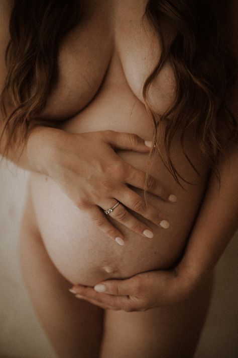 Natural light nude maternity shoot in my Hamilton studio. Maternity Bodouir, Pregnant Pictures Ideas, Nude Maternity Shoot, Nude Maternity Photography, Indoor Maternity Shoot, Raw Motherhood, Natural Maternity Photos, Natural Maternity Photography, Indoor Maternity Photos