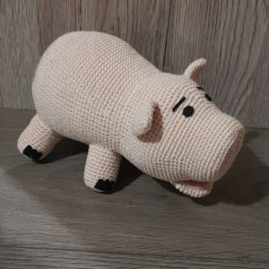 Disney Crochet Patterns, Crochet Pig, Toy Story Characters, Easy Crochet Animals, Crochet Disney, Crochet Dinosaur, Crocheted Items, Creative Mind, Baby Yarn