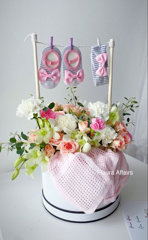 Baby Girl Flower Arrangements, Baby Shower Bouquet, Box Arrangement, Baby Bouquet, Girl Essentials, New Baby Flowers, Diy Bouquet Wrap, Baby Shower Baskets, Baby Shower Theme Decorations