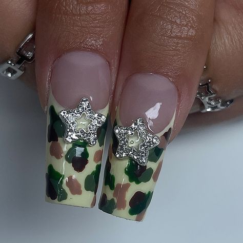 camo baddie 😋 Set Details: Gel-x tier 4 ‎— ❀ﹾ𓈒ིུ✩ Book @ivididthem for your next nail appointment! ❀ﹾ𓈒ིུ✩ — 🏠📍Located in 64050 Independence, Mo 🗓️ Availability linked in linktree! ‎❀ﹾ𓈒ིུ✩ #nails #nailtech #gelnails #gelpolish #kcnails #gelx#gelmanicure #gelxnails ‎—————— ⊹ ⊱ ❀ﹾ𓈒ིུ✩ ⊰ ⊹ —————— Camo French Tip Nails, Camo Nails, Nail Appointment, Independence Mo, Unique Acrylic Nails, French Tip Nails, Nail Tech, Long Nails, Nail Tips