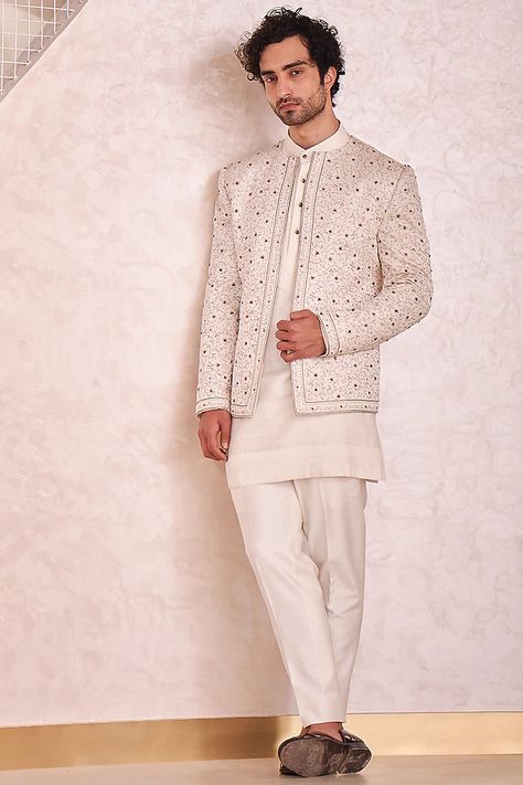 Ivory Kurta Set With Jacket Design by Jatin Malik at Pernia's Pop Up Shop 2022 Jatin Malik, Indo Western For Men, Man Dress Design, Wedding Kurta For Men, Nikah Dress, Wedding Dresses Men Indian, Kurta Men, Short Kurta, Indian Men Fashion