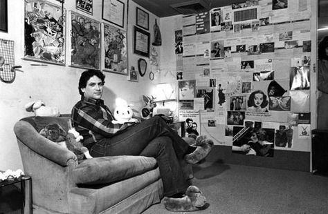 Harvey Fierstein in his dressing room preparing for a performance of Torch song Trilogy, 1982. Torch Song Trilogy, Shirley Booth, Film Architecture, Harvey Fierstein, Glam Rock Bands, Mary Martin, Majestic Theatre, Fiddler On The Roof, Vanessa Williams