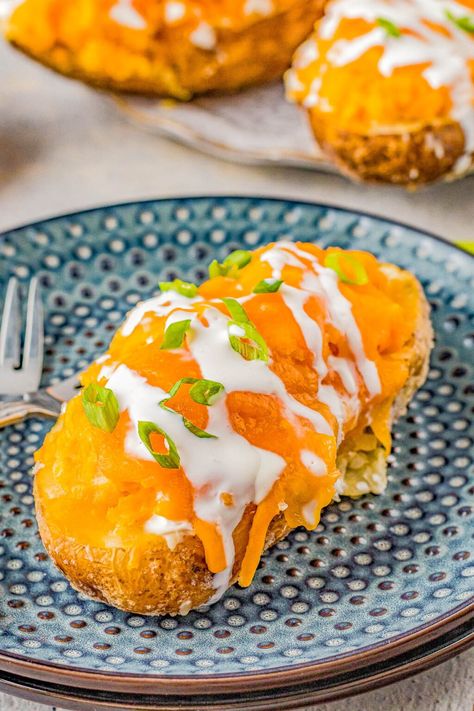 Buffalo Chicken Stuffed Potatoes – If you love the tang and heat of buffalo chicken wings, then you're going to love these EASY stuffed potatoes! Chock full of shredded buffalo chicken, cheddar and mozzarella cheeses, cream cheese, and sour cream, I promise these are a COMFORT FOOD delight! Whether you make them as a main dish for a weeknight dinner, as a party appetizer, or as a game day snack, everyone LOVES them! Chicken Stuffed Potatoes, Chicken Cheddar, Shredded Buffalo Chicken, Stuffed Potatoes, Twice Baked Sweet Potatoes, Averie Cooks, Herb Roasted Potatoes, Baked Potato Casserole, Buffalo Chicken Wings