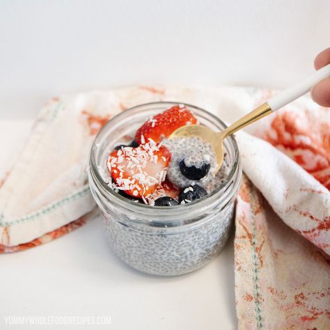 17 Easy Family Breakfast Ideas for a Yummy & Relaxed Morning | The DIY Mommy Easy Chia Pudding, Gina Livy, Whole Foods Meal Plan, Chia Pudding Recipe, Chia Pudding Recipes, Morning Snack, Whole Food Diet, Chia Seed Pudding, Overnight Oats Recipe