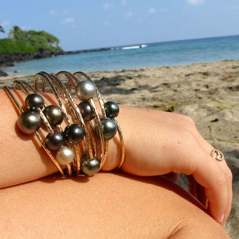 Elegant Gold Tahitian Pearl Jewelry, Elegant Handmade Tahitian Pearl Jewelry, Luxury Tahitian Pearl Jewelry, Elegant Yellow Gold Tahitian Pearl Jewelry, Gold Tahitian Pearl Earrings Gift, Pearl Bangles Gold, Surfer Girl Gifts, Tahitian Pearls Jewelry, Tahitian Pearl Ring