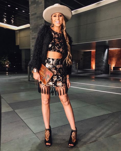 West Desperado | Shaley Ham on Instagram: “Hats mean I don’t have to wash my hair for days on days on days🎩 . Sequin two piece set from @thebrandedbelletx Also, this black fur coat…” Shaley Ham, West Desperado, Sequin Two Piece, Wash My Hair, Black Fur Coat, Work Attire, Two Piece Set, Two Piece Sets, My Hair