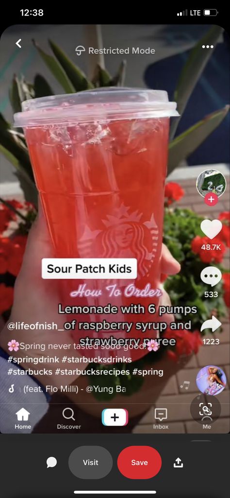 Spring Drink, Bollywood Funny, Mixed Drinks Alcohol, Starbucks Drink, Raspberry Syrup, Sour Patch Kids, Coffee Drink Recipes, Sour Patch, Starbucks Recipes