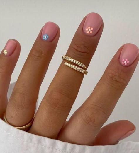 Nail Overlay Ideas, Overlay Ideas, Nail Overlay, Short Summer Nails, Short Gel Nails, Simple Gel Nails, Summery Nails, Minimal Nails, Cute Gel Nails