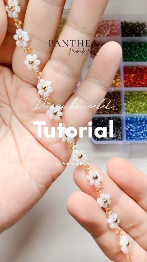 Daisy bracelet tutorial 🌸🌼 This model has been made for a long time, but I guarantee the cuteness. If you like it, don’t forget to press s… | Instagram Flower Bracelet Pattern Beads, Flower Bead Patterns Tutorials, Diy Daisy Bracelet Tutorial, How To Flower Bead Bracelet, Bead Bracelet Flower Tutorial, Beaded Daisy Necklace Tutorial, Beads Bracelets Flowers Tutorial, Beads Daisy Tutorial, Daisy Bead Bracelet Tutorial