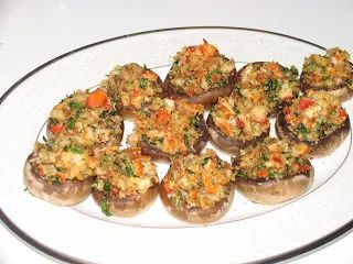 Lobster Stuffed Mushrooms Recipe, Lobster Stuffed Mushrooms, Baked Mushrooms, Lobster Recipes, Mushroom Recipes, Seafood Dishes, Yummy Appetizers, Finger Food, Appetizer Snacks