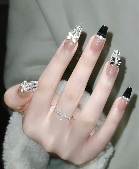 Tips Acrylic Nails, Cute Easy Nail Designs, Nail Glue Gel, Dior Nails, Classy Nail Art Ideas, Press On Nails Long, Chanel Nails, Asian Nails, Hard Nails