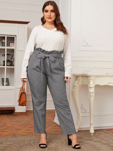 Plus Size Business Attire, Meeting Outfit, Gingham Pants, Look Plus Size, Professional Outfits Women, Pants Outfit Casual, Work Chic, Summer Work Outfits, Plus Size Pants