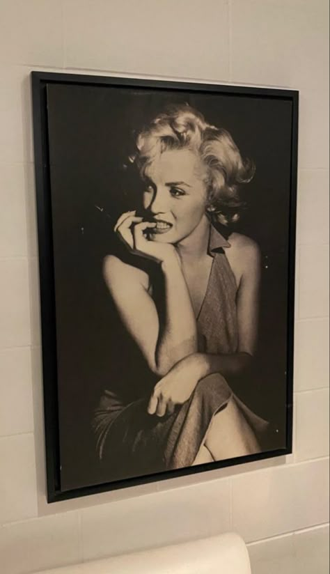 Marilyn Monroe Room, Marilyn Monroe Wallpaper, Fall Baddie, 50s Aesthetic, Happy Nation, Selling Clothes Online, Fav Place, My Alter Ego, City Night