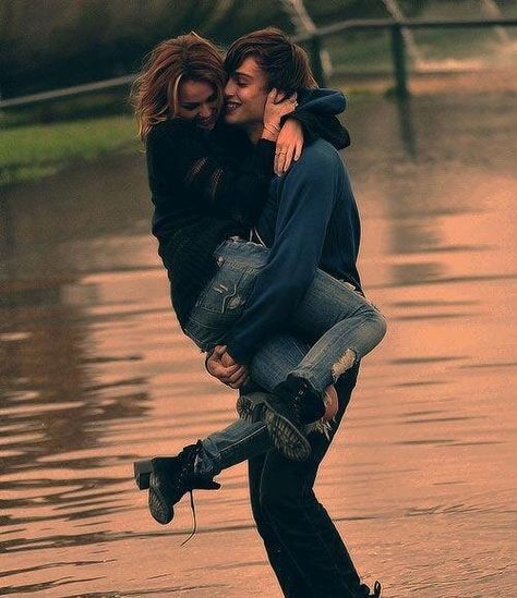 #kiss Kyle Lol, Happy Hug Day, Miley Stewart, Douglas Booth, 2012 Movie, Friends Image, Movie Couples, Romantic Movies, Funny Movies