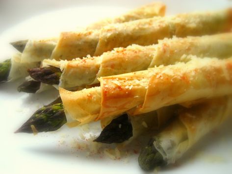 Phyllo Wrapped Asparagus | BigOven Wrapped Asparagus, Asparagus Recipe, Idee Pasto Sano, Fruits And Veggies, I Love Food, Appetizer Snacks, Vegetable Recipes, Asparagus, Dinner Ideas