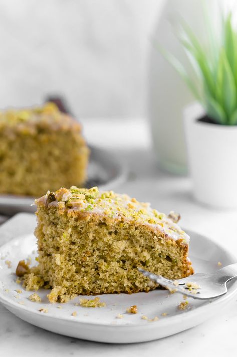 Brown Butter Cake, Cake Pistachio, Spiced Cake, Butter Glaze, Arabic Dessert, Milk Dessert, Dessert Photography, Pistachio Cake, Zucchini Cake