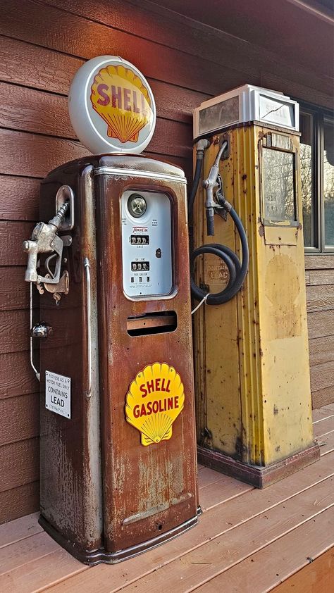 Vintage Petrol Pump, Retro Gas Station, Bristol Poster, Illustration Alphabet, Gasoline Station, Work Shop Building, Vintage Gas Station, Shell Gas Station, Old Gas Pumps