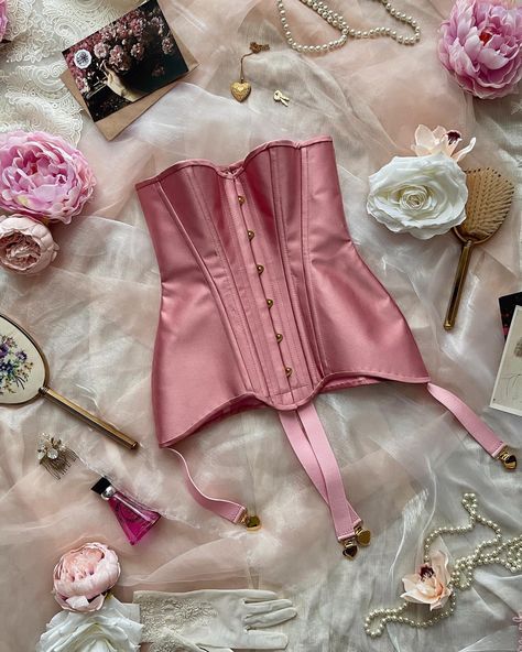 S Bend Corset, Edwardian Corsets, Under Bust Corset, Corset Styles, Fashion Corset, Corsets Vintage, Corset Outfit, Pink Corset, Corset Fashion