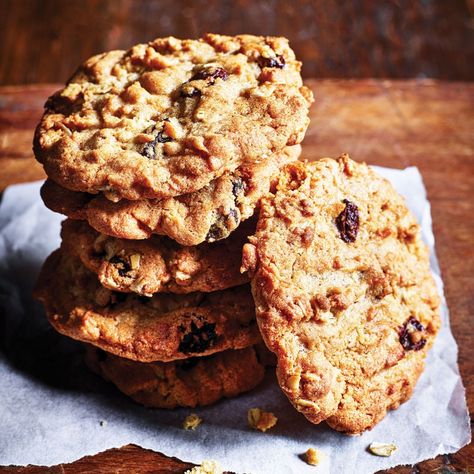 Oat & raisin cookies Oat Cookies Recipe, Fat Cookies, Healthy Oat Cookies, Oat And Raisin Cookies, Low Fat Cookies, Oat Cookie Recipe, Sugar Free Baking, Cookies Healthy, Uk Recipes