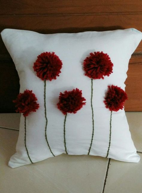 Cushion Embroidery, Pillows Decorative Diy, Pom Pom Pillows, Pillow Crafts, Bantal Sofa, Cushion Cover Designs, Pom Pom Crafts, Sewing Pillows, Turtleneck Shirt