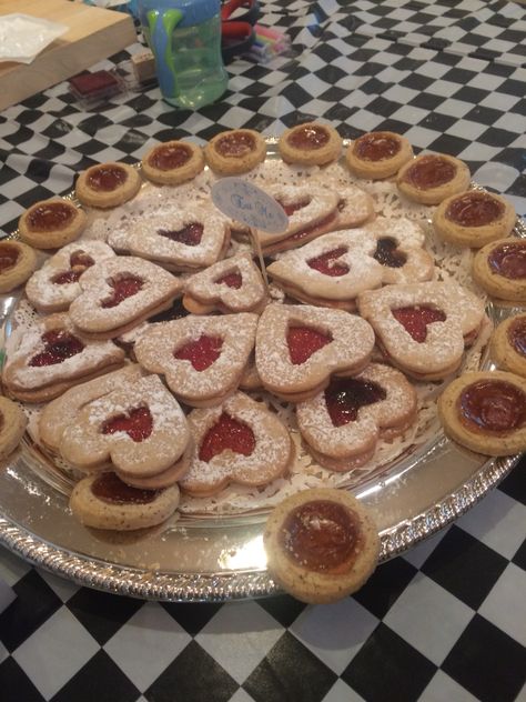 Queen of hearts tarts - Linzer tarts homemade Queen Of Hearts Tarts, Heart Tarts, Linzer Tart, Alice And Wonderland, Bakery Interior, Pastry Tart, Alice In Wonderland Tea Party, Mad Hatter Tea, Mad Hatter Tea Party