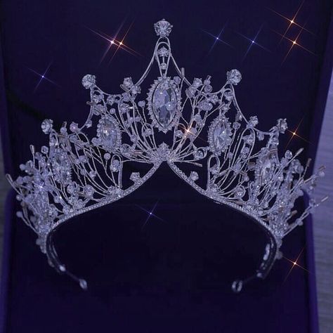 Quinceanera Crown, Tiara Accessories, Crown Aesthetic, Dresses Quince, Dresses Royal Blue, Quince Dresses Pink, Crystal Bridal Tiaras, Queen Aesthetic, Royalty Aesthetic