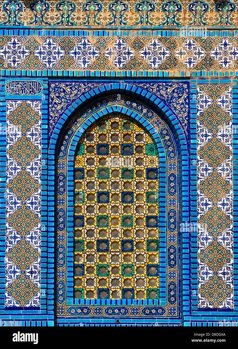 Download this stock image: Detail of the decorations of the Dome of the Rock - D8DGXA from Alamy's library of millions of high resolution stock photos, illustrations and vectors. Rock Temple, The Dome Of The Rock, Mosaic Rocks, Dome Of The Rock, Architecture Background, Persian Calligraphy, Geometric Pattern Art, Photo Mosaic, Photo Tiles