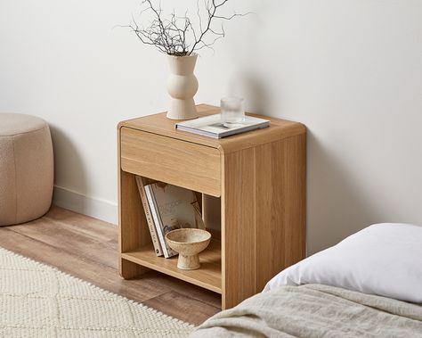 Owen Bedside Table - Natural Bedside Table Minimalist, Curved Bedside Table, Scandi Bedroom, Bedside Table Decor, Table Minimalist, Natural Bedroom, Oak Bedside Tables, Oak Beds, Uni Room