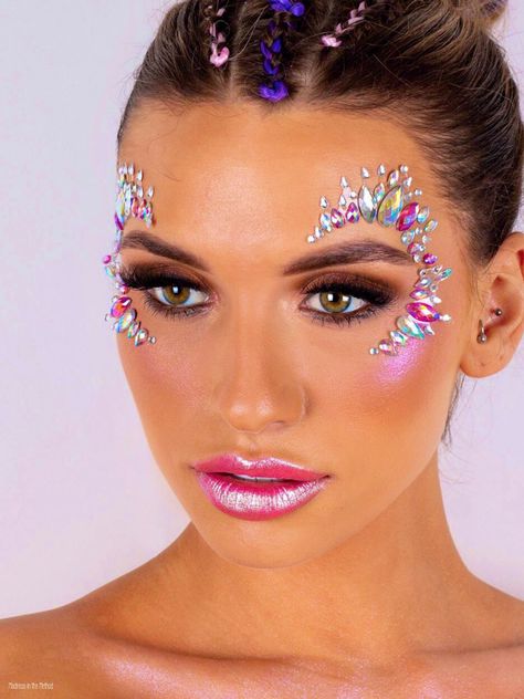 Makeup Face Jewels, Makeup Jewels, Makeup Unicorn, Festival Face Jewels, Festival Face Paint, Gem Makeup, Coachella Makeup, Face Rhinestones, Festival Makeup Glitter