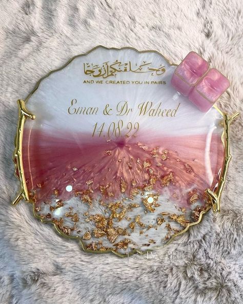 Diy Engagement Decorations, Resin Plaque, Resin Trays, Crystal Clear Epoxy Resin, Craft Resin, Resin Crafts Tutorial, Resin Products, Ring Tray, Resin Wall Art