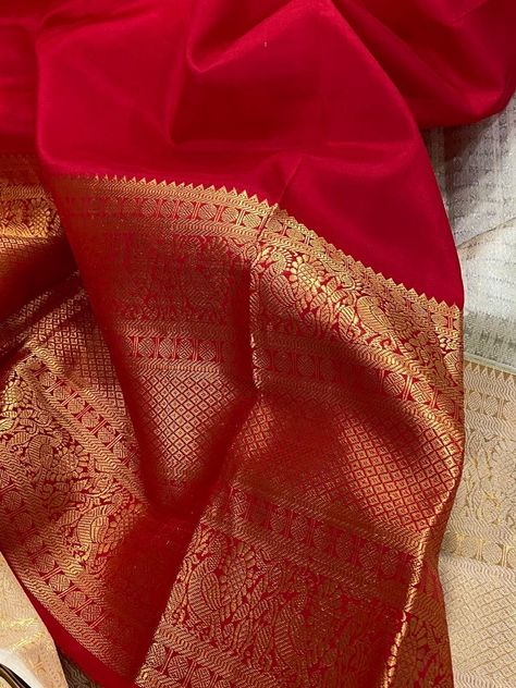 Bride Saree, Reception Outfits, Formal Saree, Bride Attire, Indian Designs, Simple Saree Designs, Indian Bridal Sarees, Minecraft Pictures, New Saree Designs