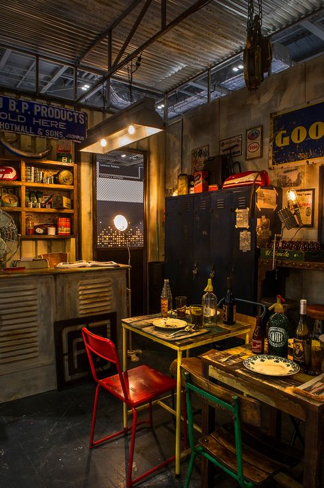 Garage Renovation Ideas, Rustic Cafe, Garage Renovation, Coffee Shop Bar, Bar Interior, Garage Bar, Bar Design Restaurant, Cafe Interior Design, Restaurant Interior Design