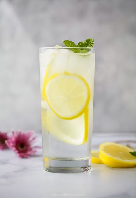 4 Simple Detox Lemon Water Recipes that take minutes to make. These simple detox waters will have you looking and feeling great - an easy way to drink more water, lose weight, hydrate and support your immune and digestive system - plus they taste great! #vegan #gluenfree #paleo #healthy #cleaneating Lemon Water Detox Recipe, Thai Iced Coffee Recipe, Lemon Mint Water, Lemon Ginger Water, Blueberry Water, Lemon Water Recipe, Water Detox, Healthy Detox Cleanse, Lemon Health Benefits