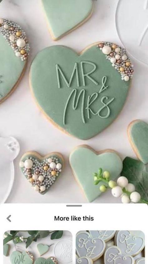 Wedding Favour Cookies Decorated, Wedding Royal Icing Cookies Ideas, Mr & Mrs Cookies Decorated, Frosted Wedding Cookies, Wedding Gingerbread Cookies, Decorated Wedding Cookies Simple, Heart Shaped Wedding Cookies, Cute Wedding Cookies, Royal Iced Wedding Cookies