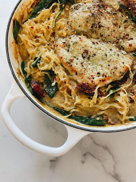 Creamy Pesto Spaghetti Squash, Spaghetti Squash Sundried Tomatoes, Spaghetti Squash Dairy Free, Sundried Tomato Spaghetti Squash, Dairy Free Spaghetti Squash Recipes, Spaghetti Squash Recipes Dairy Free, Lemon Pesto Pasta, Pesto Spaghetti Squash, Sundried Tomato Chicken