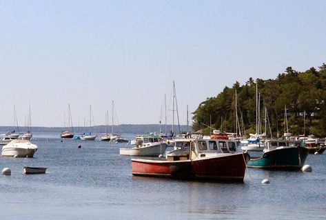 Rockport, Maine | A Charming, Historic Harbor Town - New England Today Rockport Maine, Maine Trip, Maine New England, Coastal Village, Harbor Town, Maine Vacation, Maine Travel, New England Travel, Maine Coast